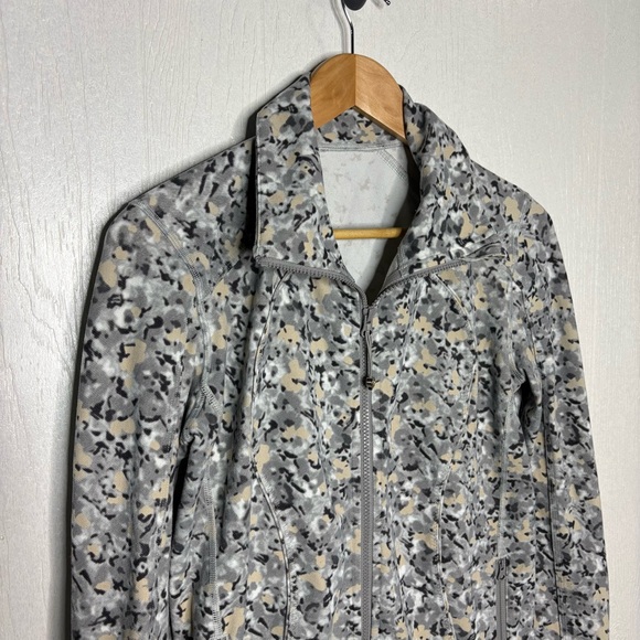 Lululemon Nice Asana Jacket Not So Petite Fleur Silver Spoon size 10 - Picture 5 of 11